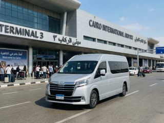 Renting a Toyota Hiace Microbus from Cairo Airport to El Gouna